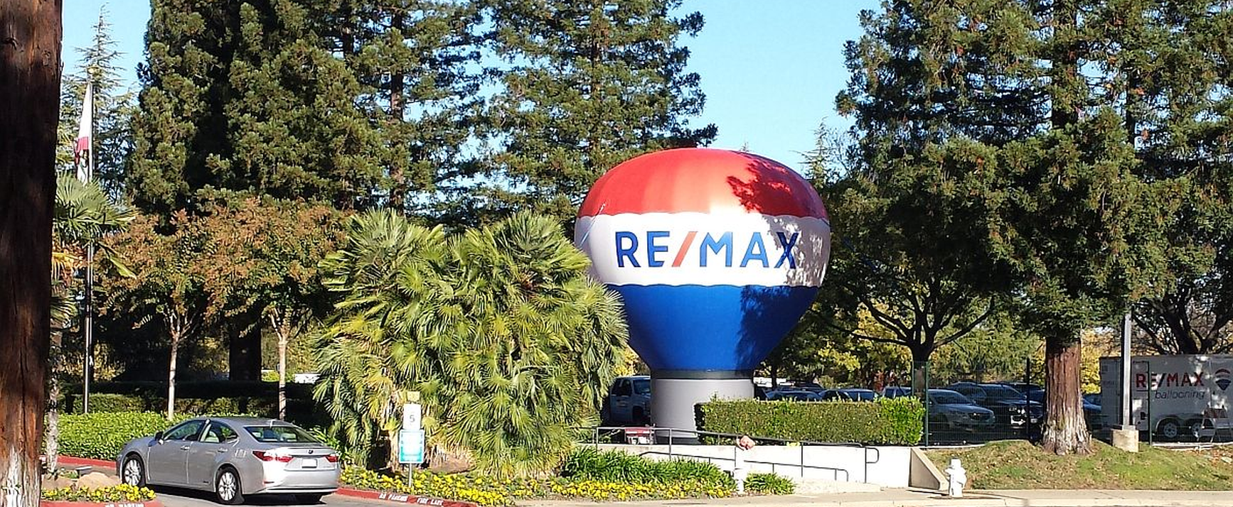 RE/MAX 25 Foot Cold Air Inflatable
